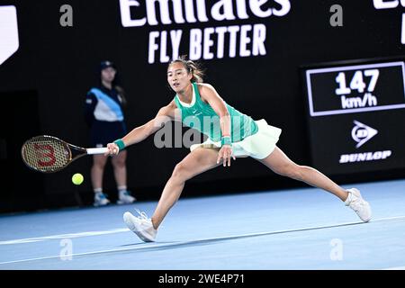 Melborune, Australia. 22 gennaio 2024. Qinwen Zheng della Cina durante l'Australian Open 2024, torneo di tennis del grande Slam il 22 gennaio 2024 al Melbourne Park di Melbourne, Australia. Credito: Abaca Press/Alamy Live News Foto Stock