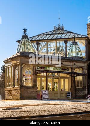 Ingresso alla serra dei Pavilion Gardens di Buxton. Derbyshire, Regno Unito Foto Stock