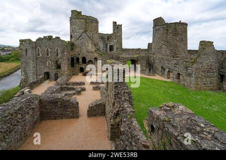 Gran Bretagna, Galles, Carmarthenshire, castello di Kidwelly vicino Tenby Foto Stock