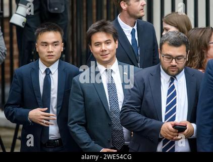 Andrew Wong (consulente digitale) Hugh Bennett (consulente per Brexit) e Jason Stein (consulente politico) - a Downing Street il giorno in cui Liz Truss la fa Foto Stock