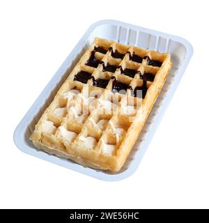 Gustosi waffle belgi in confezione isolata su sfondo bianco con percorso di ritaglio Foto Stock