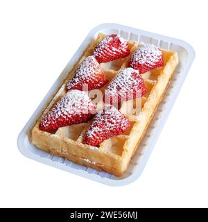 Gustosi waffle belgi in confezione isolata su sfondo bianco con percorso di ritaglio Foto Stock