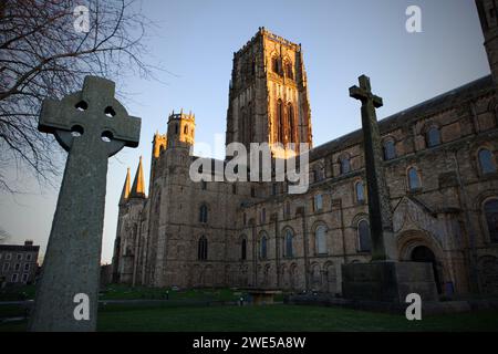 La Cattedrale di Durham formalmente la Cattedrale di Cristo, la Beata Maria Vergine e San Cuthbert di Durham, è una cattedrale della Chiesa d'Inghilterra nel c Foto Stock