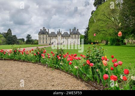 Castello di Château de Cheverny con giardini, castelli della Loira, Valle della Loira, sito patrimonio dell'umanità dell'UNESCO, Valle della Loira, Francia Foto Stock