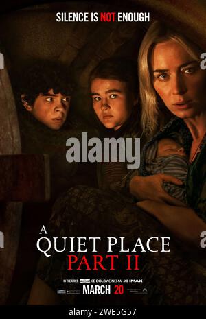 Un posto tranquillo, parte II poster Emily Blunt, Millicent Simmonds e Noah Jupe Foto Stock