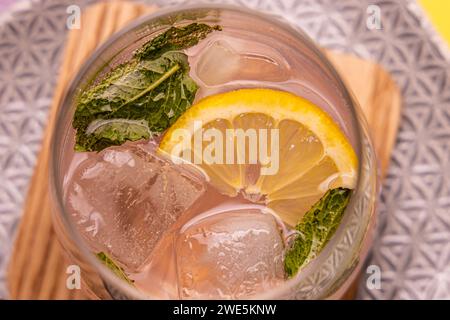 Gin tonic con menta Foto Stock