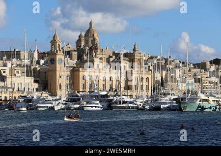 Lungomare di Vittoriosa nella stagione invernale Foto Stock