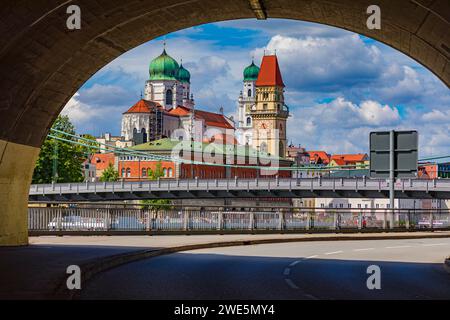 Ponte Prinzregent Luitpold sul Danubio a Passau, Baviera, Germania Foto Stock