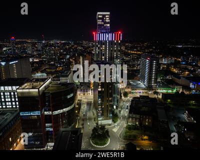 Birmingham da una vista droni durante la notte Foto Stock