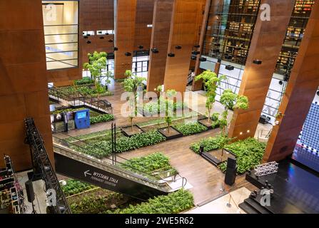 Centro europeo di solidarietà (Europejskie Centrum Solidarności ECS), foyer verde, a Danzica (Gdańsk) nel voivodato di Pomorskie in Polonia Foto Stock