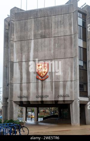 Gli uffici del Woking Borough Council nel Surrey, Inghilterra, Regno Unito, fotografati nel gennaio 2024. consiglio fallimentare, in cui si prevede un forte aumento delle imposte del consiglio Foto Stock