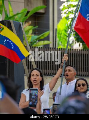 La candidata Maria Corina Machado, leader dell'opposizione venezuelana, a Plaza Belgica ad Altamira, a Caracas, il 23 gennaio 2024. Foto Stock