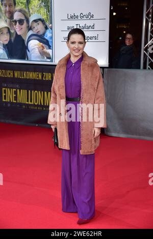 Jennifer Ullrich Ankunft zur Weltpremiere von EINE MILLION MINUTEN Kino ZooPalast a Berlino, AM 23.01.2024 Weltpremiere von EINE MILLION MINUTEN *** Jennifer Ullrich arrivo alla prima mondiale di EINE MILLION MINUTEN Cinema ZooPalast a Berlino, il 23 01 2024 prima mondiale di EINE MILLION MINUTEN Photopress Mueller Foto Stock