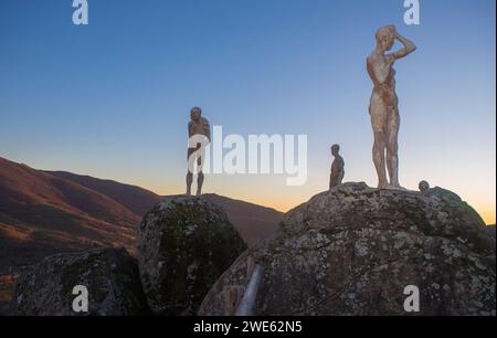 El torno, Spagna - 21 gennaio 2024: Mirador de la memoria. El torno, Caceres, punto panoramico della valle di Jerte. Scolpito da Francisco Cedenilla Carrasco, 2009 Foto Stock