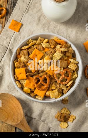 Miscela di snack Cracker al gusto fatto in casa con Pretzels e cereali Foto Stock