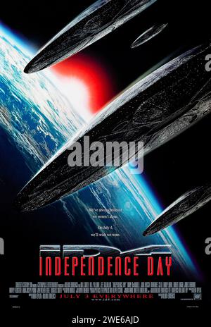 Independence Day (1996) diretto da Roland Emmerich e interpretato da Will Smith, Bill Pullman e Jeff Goldblum. Gli alieni stanno arrivando e il loro obiettivo è invadere e distruggere la Terra. Combattendo una tecnologia superiore, l'arma migliore dell'umanità è la volontà di sopravvivere. Fotografia di un poster originale statunitense del 1996 a un foglio. ***SOLO USO EDITORIALE*** credito: BFA / 20th Century Fox Foto Stock