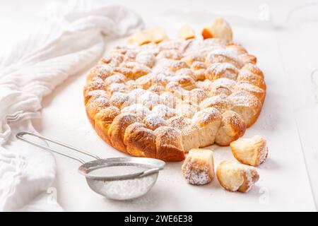 Panini dolci, Buchteln (buchty), Buchteln - tipici panini dolci cechi e austriaci fatti di pasta lievitata Foto Stock