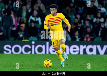 Alejandro Balde del FC Barcelona visto in azione durante la partita LaLiga EA Sports 2023/204 tra Real Betis e FC Barcelona allo Stadio Benito Villamarin. Punteggio finale; Real Betis 2 : 4 FC Barcelona. Foto Stock