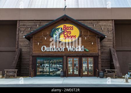 Facciata anteriore del negozio all'aperto Bass Pro Shops nell'edificio Pyramid di Memphis, Tennessee Foto Stock