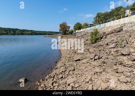 Camper dietro le ringhiere a Botel Campground sul fiume Tennessee vicino a Savannah, Tennessee Foto Stock