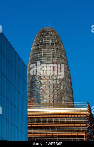 La Glories Tower, precedentemente chiamata Torre Agbar, nella zona di Poblenou a Barcellona, in Spagna Foto Stock