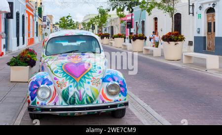 La 47a strada (Calle 47) nel centro storico di Merida, Yucatan, Messico Foto Stock