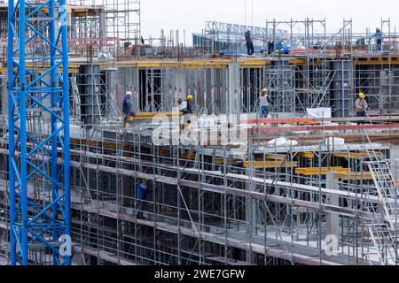 Operaio edile in un grande cantiere edile, Eschborn, Assia, Germania Foto Stock