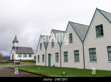 Case e chiesa, Thingvellir, Parco Nazionale di Pingvellir, Islanda Foto Stock