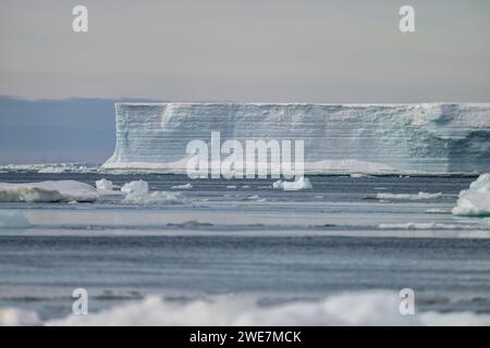 Iceberg tra l'Isola James Ross e l'Isola Snow Hill Foto Stock