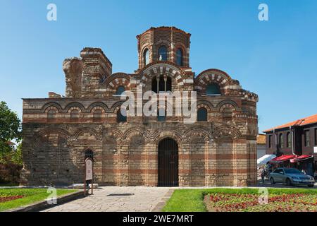 Rovine di un'antica chiesa con disegni e archi in mattoni chiaramente visibili, Christ Pantocrator Church, Cross-dome Church, Black Sea, Nesebar, Nessebar Foto Stock