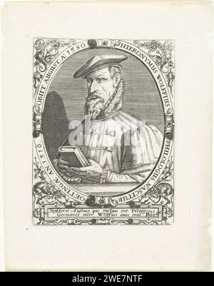 Portret van Hieronymus Wolf, Theodor de Bry, in onore di Jean Jacques Boissard, c. 1597 - c. 1599 stampa Ritratto del bibliotecario Hieronymus Wolf, in ovale con scrittura a bordo. Un elogio sotto il ritratto. Incisione su carta Frankfurt am Main Foto Stock