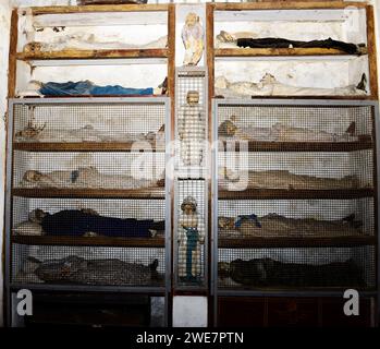 Cadaveri mummificati nelle catacombe dei Cappuccini di Palermo, Italia. Foto Stock