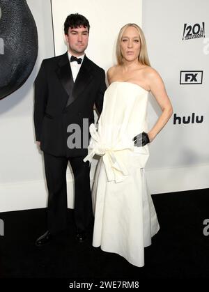 New York City, USA. 23 gennaio 2024. Chloe Sevigny e il marito Sinisa Mackovic hanno partecipato al feud di FX 'Capote VS. The Swans' New York Premiere tenutosi al Museum of Modern Art il 23 gennaio 2024 a New York City, NY © Steven Bergman/AFF-USA.COM Credit: AFF/Alamy Live News Foto Stock