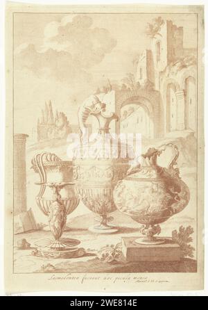 Candelabro e tre vasi, Johan Teyler (attribuito a), dopo Polidoro da Caravaggio, dopo Leonardo da Udine, dopo Agostino Veneziano, dopo Eenea Vico, dopo Maestro E.S., dopo Joachim von Sandrart (i), c. 1688 - c. 1697 stampa incisione di carta Nijmegen Foto Stock