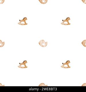 Modello senza cuciture con giocattoli per bambini ad acquerello, cavallo a dondolo in legno retrò e sonaglino di uccelli su uno sfondo isolato. Sfondo disegnato a mano in Foto Stock