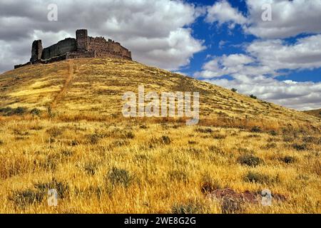 Rovine del castello di Almonacid, Castilla-la Mancha, Spagna Foto Stock