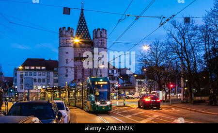 Basilea, Svizzera - 16 dicembre 2023: Spalentor a Basilea è un'ex porta della città. Sono considerate una delle porte più belle della città a sud-ovest Foto Stock
