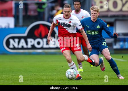 UTRECHT, PAESI BASSI - 21 GENNAIO: Jens Toornstra (FC Utrecht), Jerdy Schouten (PSV Eindhoven) durante l'Eredivisie match tra FC Utrecht e PSV Eindh Foto Stock