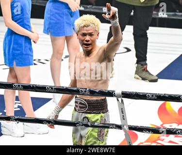 Il giapponese Tenshin Nasukawa ha vinto l'incontro di boxe di 8 round all'Edion Arena di Osaka, in Giappone, il 23 gennaio 2023. Credito: Hiroaki finito Yamaguchi/AFLO/Alamy Live News Foto Stock