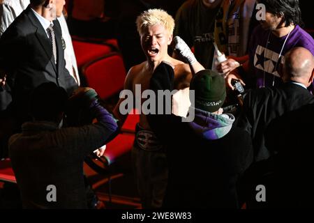 Il giapponese Tenshin Nasukawa ha vinto l'incontro di boxe di 8 round all'Edion Arena di Osaka, in Giappone, il 23 gennaio 2023. Credito: Hiroaki finito Yamaguchi/AFLO/Alamy Live News Foto Stock