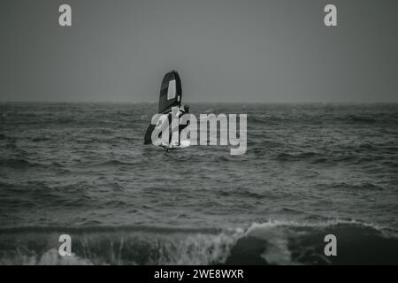 Wing Surfer a Saundersfoot, Galles del Sud Foto Stock