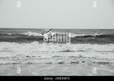 Wing Surfer a Saundersfoot, Galles del Sud Foto Stock