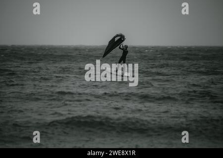 Wing Surfer a Saundersfoot, Galles del Sud Foto Stock