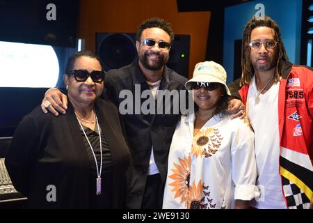 MIAMI, FLORIDA - 22 GENNAIO: Il cofondatore dell'IMC Sharon Burke, il presidente di Reggae Singer/Conference Shaggy, il cofondatore dell'IMC Judith Bodley e Abebe Lewis partecipano all'Island Music Conference 2024 e alla conferenza stampa Reggae Month South Florida presso i Circle House Studios il 22 gennaio 2024 a Miami, Florida. La Island Music Conference 2024 si svolgerà dal 21 al 25 febbraio a Kingston, Giamaica. L'IMC è un luogo di incontro annuale in cui i professionisti del settore musicale globale convergono per far progredire la musica. La conferenza funge da centro informativo per artisti e professionisti della musica in Giamaica e nel thro Foto Stock