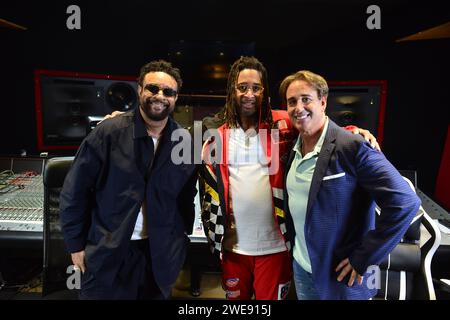 MIAMI, FLORIDA - 22 GENNAIO: Il direttore reggae Singer/Conference Shaggy, Abebe Lewis e Mike Sherman partecipano alla Island Music Conference 2024 e alla Reggae Month South Florida Press Conference ai Circle House Studios il 22 gennaio 2024 a Miami, Florida. La Island Music Conference 2024 si svolgerà dal 21 al 25 febbraio a Kingston, Giamaica. L'IMC è un luogo di incontro annuale in cui i professionisti del settore musicale globale convergono per far progredire la musica. La conferenza funge da centro informativo per artisti e professionisti della musica in Giamaica e in tutta la regione e oltre. (Foto di JL/si Foto Stock