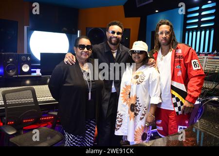 MIAMI, FLORIDA - 22 GENNAIO: Il cofondatore dell'IMC Sharon Burke, il presidente di Reggae Singer/Conference Shaggy, il cofondatore dell'IMC Judith Bodley e Abebe Lewis partecipano all'Island Music Conference 2024 e alla conferenza stampa Reggae Month South Florida presso i Circle House Studios il 22 gennaio 2024 a Miami, Florida. La Island Music Conference 2024 si svolgerà dal 21 al 25 febbraio a Kingston, Giamaica. L'IMC è un luogo di incontro annuale in cui i professionisti del settore musicale globale convergono per far progredire la musica. La conferenza funge da centro informativo per artisti e professionisti della musica in Giamaica e nel thro Foto Stock