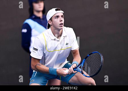 Parigi, Francia. 22 gennaio 2024. Arthur Cazaux di Francia durante l'Australian Open 2024, torneo di tennis del grande Slam il 22 gennaio 2024 al Melbourne Park di Melbourne, Australia. Crediti: Victor Joly/Alamy Live News Foto Stock