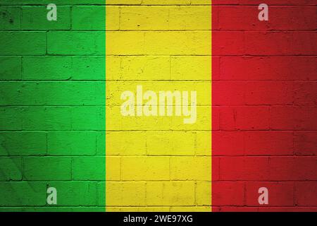 Bandiera del Mali dipinta su un muro di cemento. Foto Stock