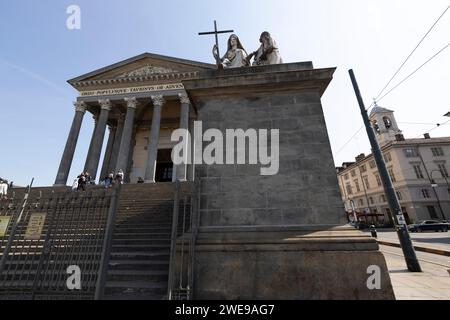 TORINO (TORINO), ITALIA, 11 APRILE 2023 - veduta della Chiesa della Gran madre di Dio a Torino (Torino), Piemonte, Italia Foto Stock