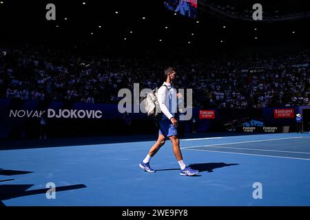 Melbourne, Australie. 23 gennaio 2024. Novak Djokovic, serbo, entra in campo durante il torneo di tennis del grande Slam Australian Open 2024 il 22 gennaio 2024 al Melbourne Park di Melbourne, Australia. Foto Victor Joly/DPPI Credit: DPPI Media/Alamy Live News Foto Stock